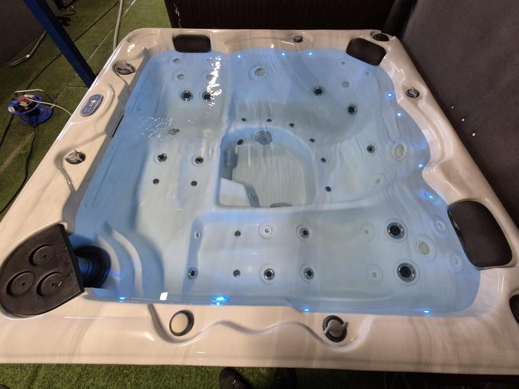 ‼️ 5 persoons Jacuzzi balboa‼️2 LIGPLAATSEN ‼️, Tuin en Terras, Bubbelbaden en Hottubs, Nieuw, Filter, Ophalen of Verzenden