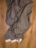 4 grijze gordijnen, Ophalen