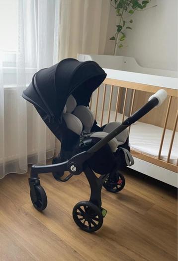 Nieuwe 4-in-1 kinderwagen met ligfunctie beschikbaar voor biedingen