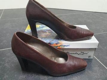 Pump bruin mt 41 hoge hak beschikbaar voor biedingen