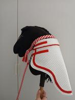 wit met rode deken en halster incl touw. EXCL. hobby horse, Hobby en Vrije tijd, Ophalen of Verzenden, Nieuw