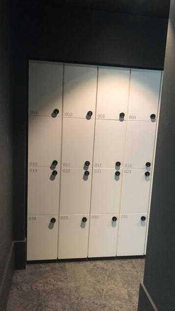 148 - Lockerkasten, kluisjes, 9x4 en 6x4 beschikbaar voor biedingen