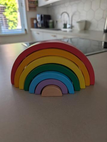 Houten regenboog  beschikbaar voor biedingen