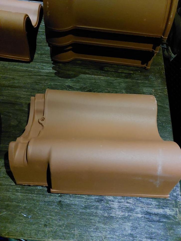 2x Koramic OVH Vario natuurrood+ linkergevelpan, Doe-het-zelf en Verbouw, Dakpannen en Dakbedekking, Nieuw, Dakpannen, Steen of Klei