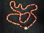 bloedkoraal ketting lengte 80 cm met gouden balslot 50 gram, Ophalen of Verzenden, Goud, Ketting
