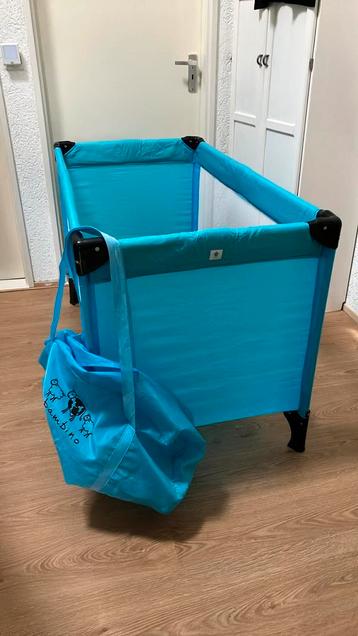Bambino reis/campingbedje met setje linnengoed beschikbaar voor biedingen