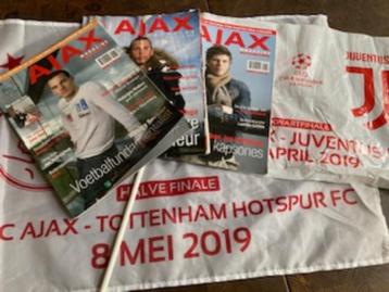 Ajax Magazines en Ajax vlaggetjes beschikbaar voor biedingen