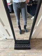 Super gave grijze skinny jeans van Nikkie, maat 27, ZGAN., Kleding | Dames, Ophalen of Verzenden, Zo goed als nieuw, Nikkie, W27 (confectie 34) of kleiner