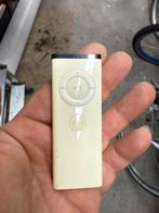 Old skool Apple Remote (magnetisch bij witte imac), Ophalen of Verzenden, Gebruikt, Overige modellen, Onbekend
