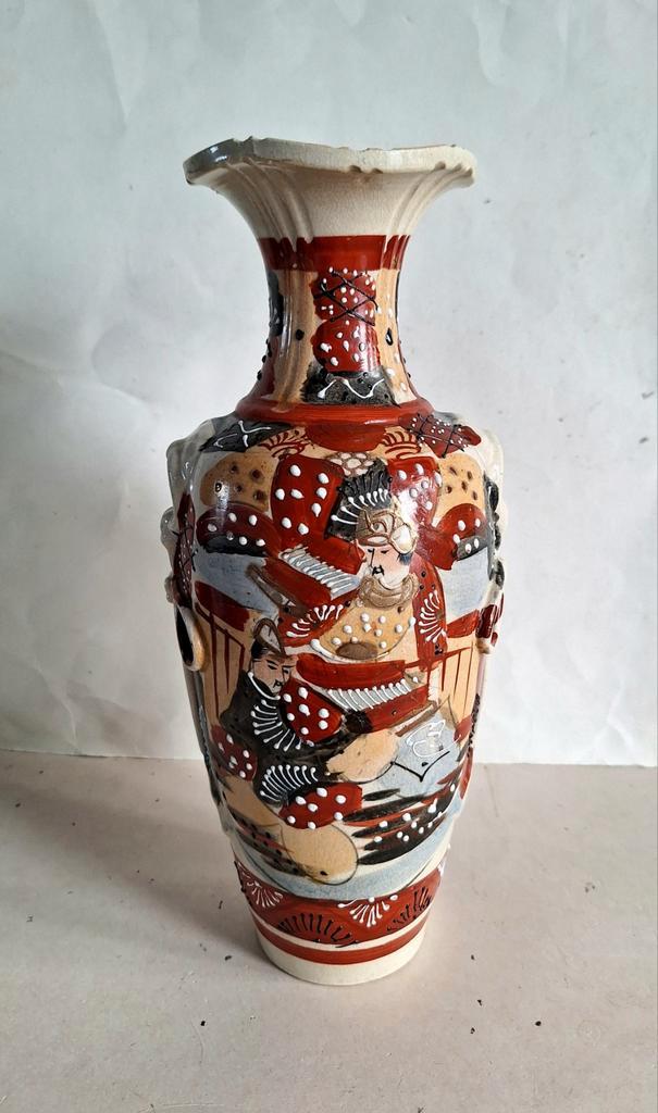 Antieke aardewerk Satsuma vaas. Handbeschilderd en verguld., Antiek en Kunst, Kunst | Niet-Westerse kunst, Ophalen of Verzenden