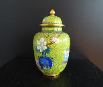 oud Chinese cloisonne vaasje. beschikbaar voor biedingen