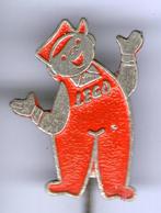 LEGO mannetje rood op zilverkleurig speldje ( W_332 ), Verzamelen, Speldjes, Pins en Buttons, Verzenden, Nieuw, Merk, Speldje of Pin