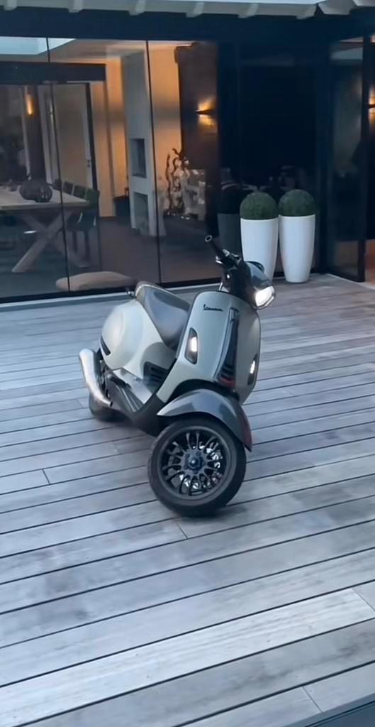 vespa sprint 2t, Fietsen en Brommers, Scooters | Vespa, Zo goed als nieuw, Benzine, Ophalen