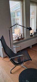 Eames vitra 124 design fauteuil., Huis en Inrichting, Ophalen, Zo goed als nieuw, 50 tot 75 cm
