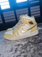 Nike air jordan gold limited edition maat 35.5, Ophalen of Verzenden, Zo goed als nieuw, Sneakers of Gympen