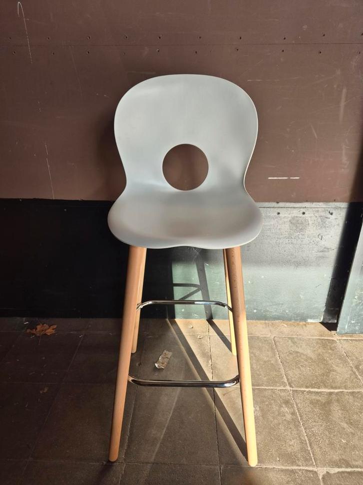 Rexite Olivia Woods design barkruk wit - Zithoogte 67cm, Huis en Inrichting, Barkrukken, Zo goed als nieuw, 60 tot 90 cm, 1 kruk