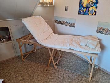 Opklapbare massagetafel beschikbaar voor biedingen