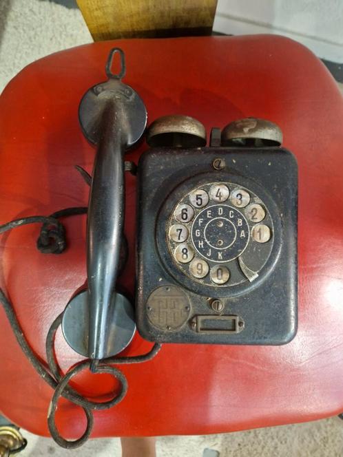Antieke wandtelefoon metaal/bakeliet, Antiek en Kunst, Antiek | Overige Antiek, Ophalen of Verzenden