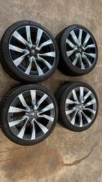 235 40 19 set Tesla model 3 nieuw., Auto-onderdelen, Banden en Velgen, Gebruikt, Banden en Velgen, Winterbanden, 235 mm