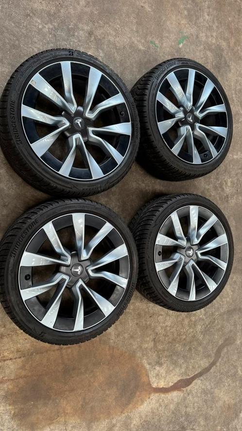 235 40 19 set Tesla model 3 nieuw., Auto-onderdelen, Banden en Velgen, Banden en Velgen, Winterbanden, 19 inch, 235 mm, Personenwagen