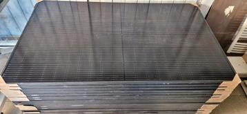 Set van 16 Longi 350 watt zonnepanelen met omvormer beschikbaar voor biedingen