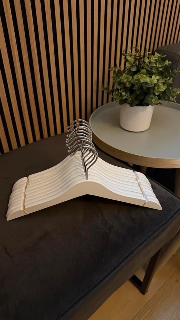 Kinderkledinghanger per set van 10 stuks, Kleding | Dames, Kledinghangers, Zo goed als nieuw, Hout, Kinderen, Ophalen of Verzenden