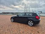 BMW 1-Serie 2.0 118I 3DR 2010 Zwart - NAP - Nieuwe APK!, Auto's, BMW, 1-Serie, 65 €/maand, Achterwielaandrijving, 1995 cc