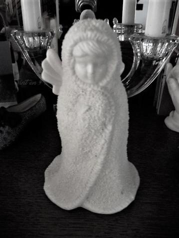 ENGEL 14 cm hoge met sneeuwkleed porselein, SNOW KIND BABY beschikbaar voor biedingen
