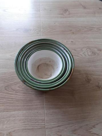 Nest van 5 emaille schalen.  beschikbaar voor biedingen