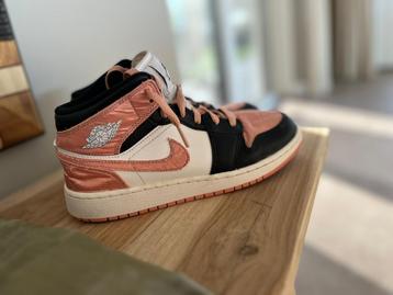 Nike Air Jordan 1 Mid 654 Pink beschikbaar voor biedingen