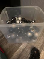 Kerstballen met piek en slingers in opbergbox, Ophalen, Zo goed als nieuw