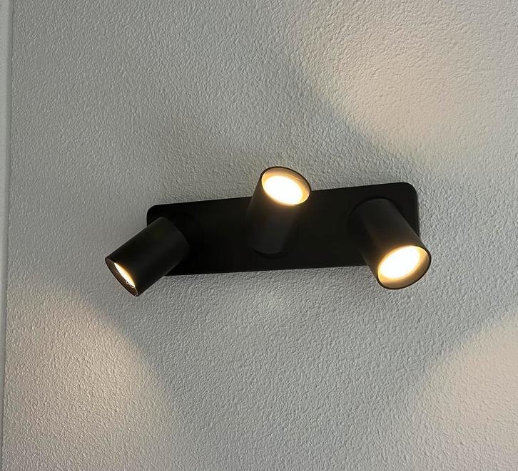 Vrijwel nieuw Highlight opbouwspot wand plafond zwart GU10, Huis en Inrichting, Lampen | Spots, Zo goed als nieuw, Plafondspot of Wandspot