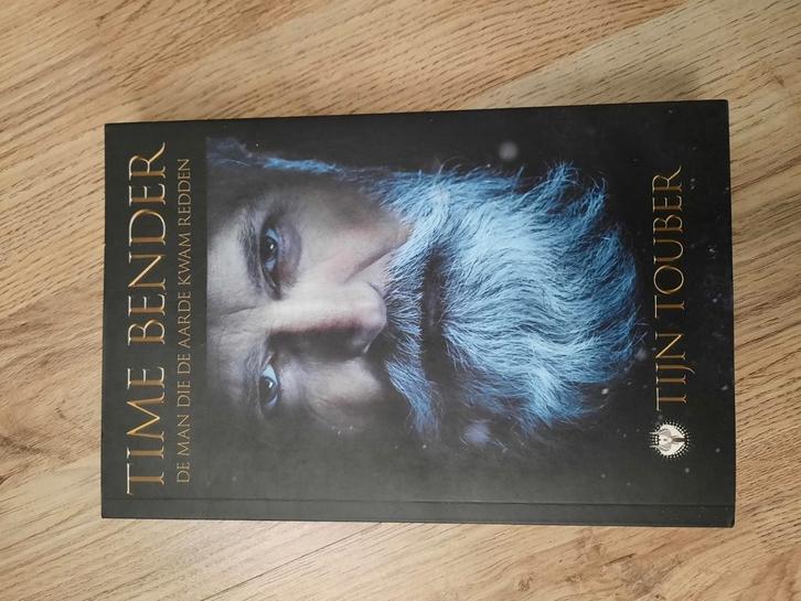 Tijn Touber - Time Bender, Boeken, Literatuur, Zo goed als nieuw, Ophalen of Verzenden
