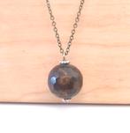 Vintage Ketting met bijzonder hangertje, Gebruikt, Bruin, Ophalen of Verzenden, Overige materialen
