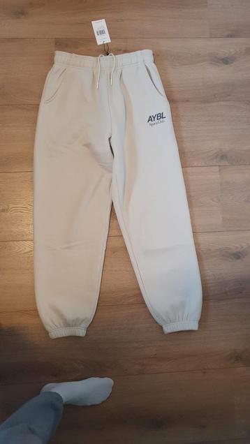 AYBL Sports Club Overszied Joggers - Sand/Navy, maat M beschikbaar voor biedingen
