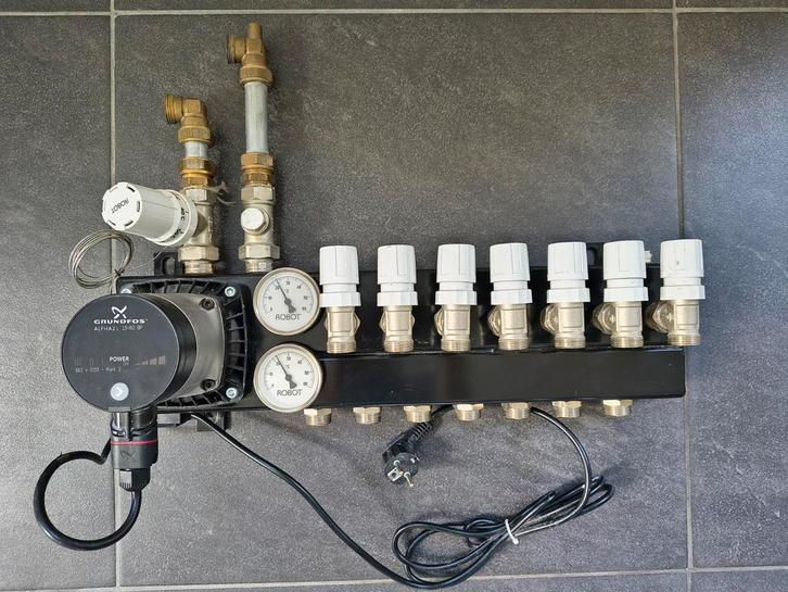 Robot verdeler met 7 groepen en energiezuinige Grundfos pomp, Doe-het-zelf en Verbouw, Verwarming en Radiatoren, Gebruikt, Overige typen