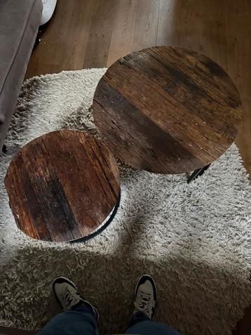 Salon tafel beschikbaar voor biedingen