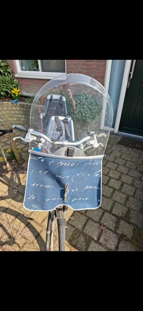 BoBike kinderstoeltje voor voorop de fiets. Verstelbaar., Fietsen en Brommers, Fietsaccessoires | Fietsstoeltjes, Gebruikt, Voetsteuntjes