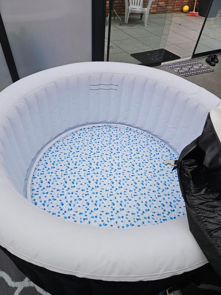 Lazy Spa Miami Compleet met Doos en Filters, Tuin en Terras, Bubbelbaden en Hottubs, Zo goed als nieuw, Opblaasbaar, Filter, Ophalen of Verzenden
