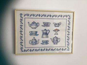 Geborduurd schilderij van koffie/ thee tijd. Blauw wit beschikbaar voor biedingen