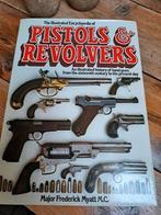 Pistols & revolvers boek, Ophalen of Verzenden, Zo goed als nieuw