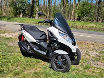 Piaggio MP3 300Hpe Sport - Rijklaar met heel veel extra's beschikbaar voor biedingen