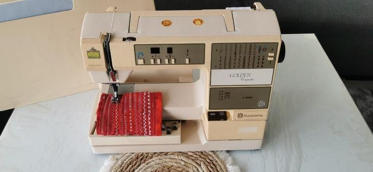 Naaimachine Husqvarna GOLDEN Computer Echt Leer naaien, Hobby en Vrije tijd, Naaimachines en Toebehoren, Zo goed als nieuw, Naaimachine