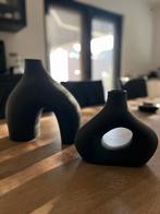 Set van twee vazen van H&M HOME, Huis en Inrichting, Woonaccessoires | Vazen, Ophalen, Zwart, Aardewerk of Porselein, Zo goed als nieuw
