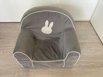 Nijntje grijs schuim kinderstoel gratis (1-3 jaar) beschikbaar voor biedingen