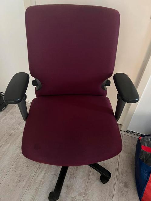 Paarse ergonomische bureatsoel mwt wieltjes, Huis en Inrichting, Bureaustoelen, Zo goed als nieuw, Ophalen
