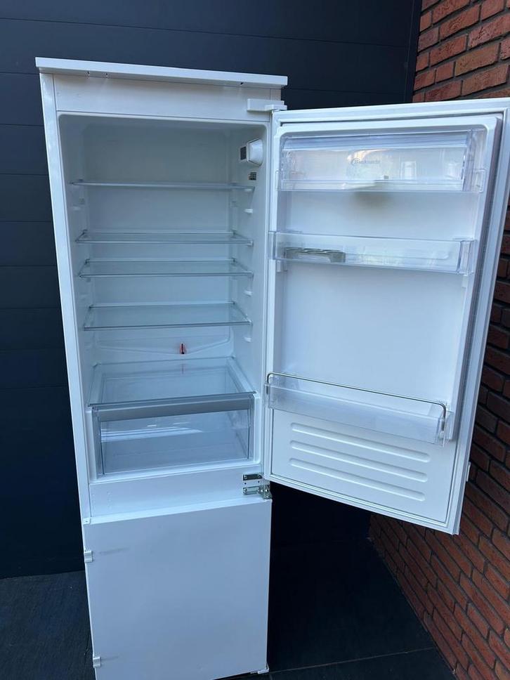 Koel/vriescombinatie - Bauknecht KGIE1182A+, Witgoed en Apparatuur, Koelkasten en IJskasten, Zo goed als nieuw, Met aparte vriezer