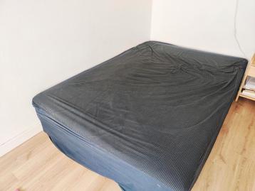 Gratis IKEA Bed 140x200 + Matras (Noord) beschikbaar voor biedingen