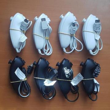 Originele Wii Nunchuk Wit en Zwart beschikbaar voor biedingen