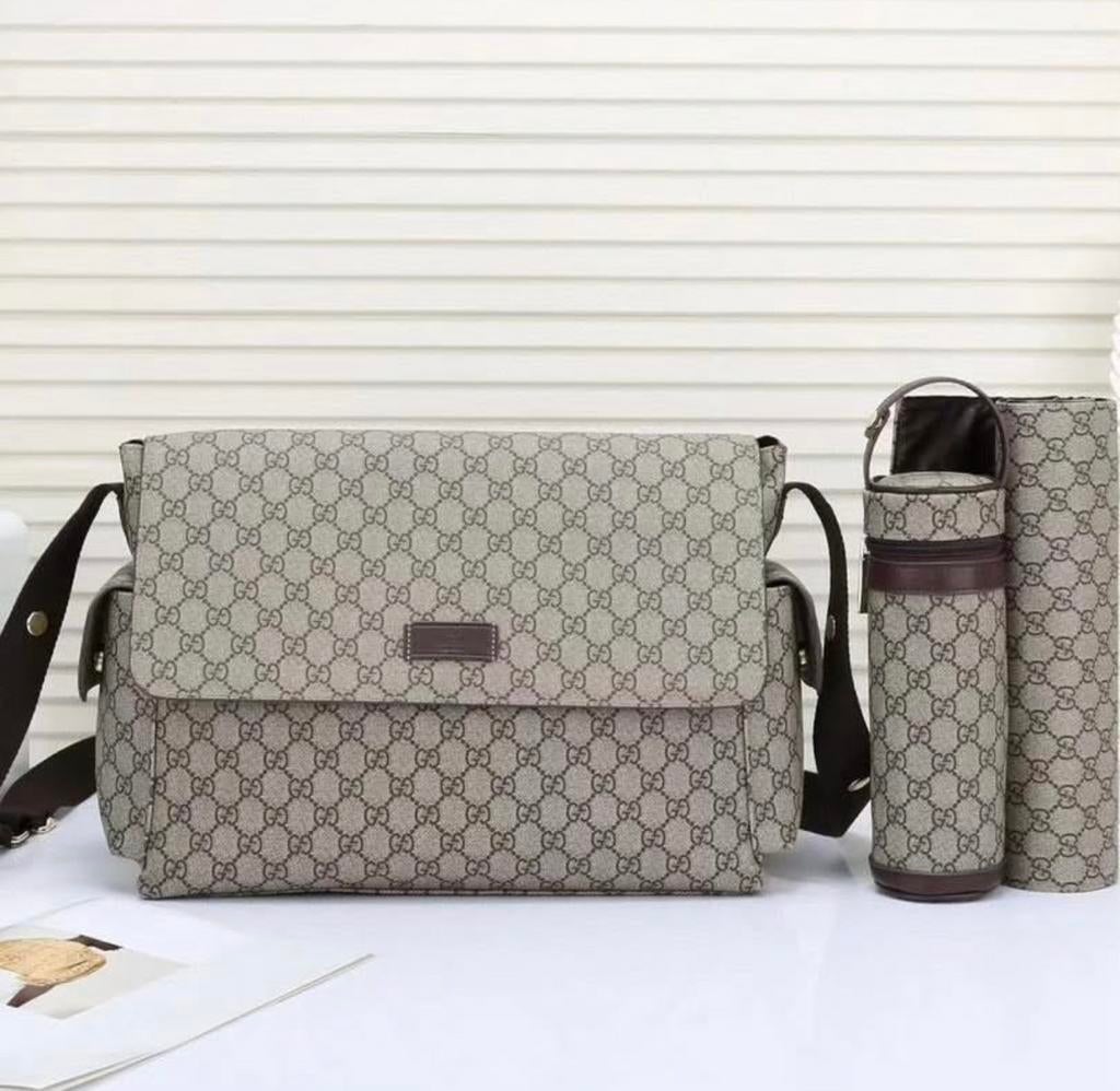 Nieuwe Gucci Luiertas met Verschoonmat & Fleshouder, Kinderen en Baby's, Luiertassen, Nieuw, Schoudertas, Ophalen